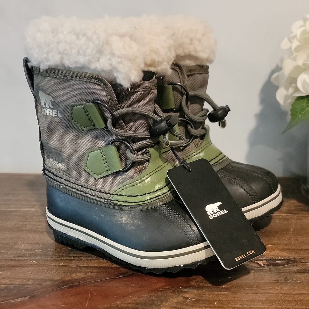Sorel Kids Boots in Black and Green
